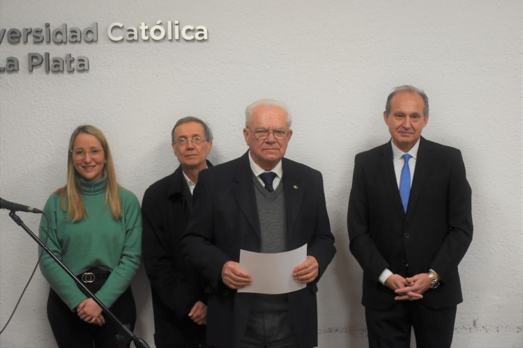 La Facultad de Derecho y Ciencias Políticas realizó un homenaje a los docentes con más de 25 años