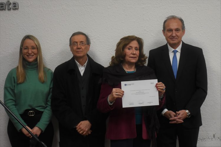 La Facultad de Derecho y Ciencias Políticas realizó un homenaje a los docentes con más de 25 años