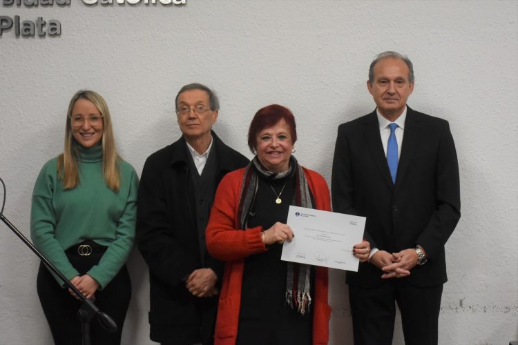 La Facultad de Derecho y Ciencias Políticas realizó un homenaje a los docentes con más de 25 años