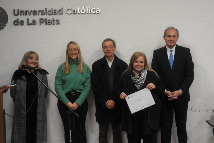 La Facultad de Derecho y Ciencias Políticas realizó un homenaje a los docentes con más de 25 años