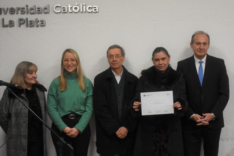 La Facultad de Derecho y Ciencias Políticas realizó un homenaje a los docentes con más de 25 años