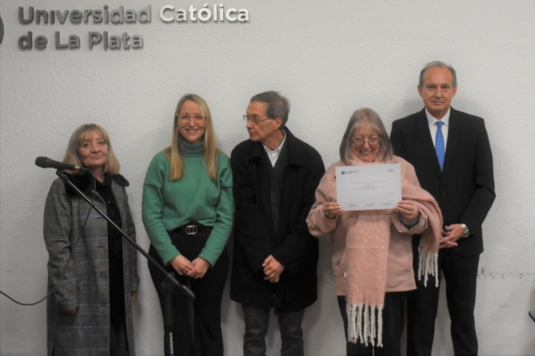 La Facultad de Derecho y Ciencias Políticas realizó un homenaje a los docentes con más de 25 años