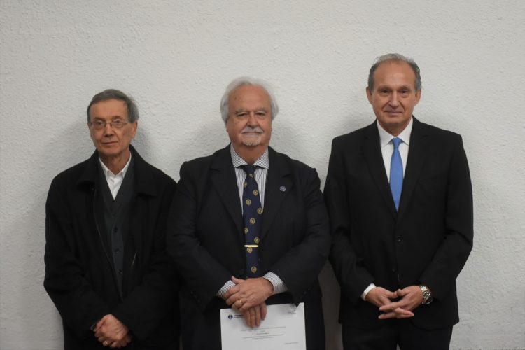 La Facultad de Derecho y Ciencias Políticas realizó un homenaje a los docentes con más de 25 años