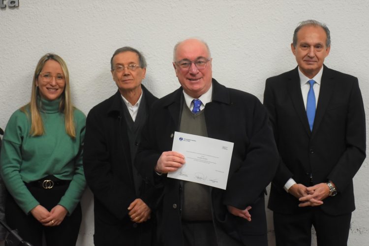 La Facultad de Derecho y Ciencias Políticas realizó un homenaje a los docentes con más de 25 años