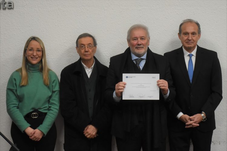 La Facultad de Derecho y Ciencias Políticas realizó un homenaje a los docentes con más de 25 años