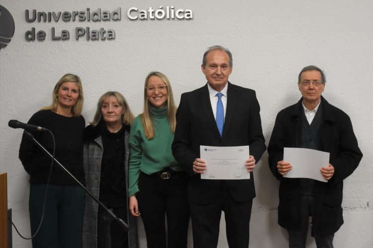 La Facultad de Derecho y Ciencias Políticas realizó un homenaje a los docentes con más de 25 años