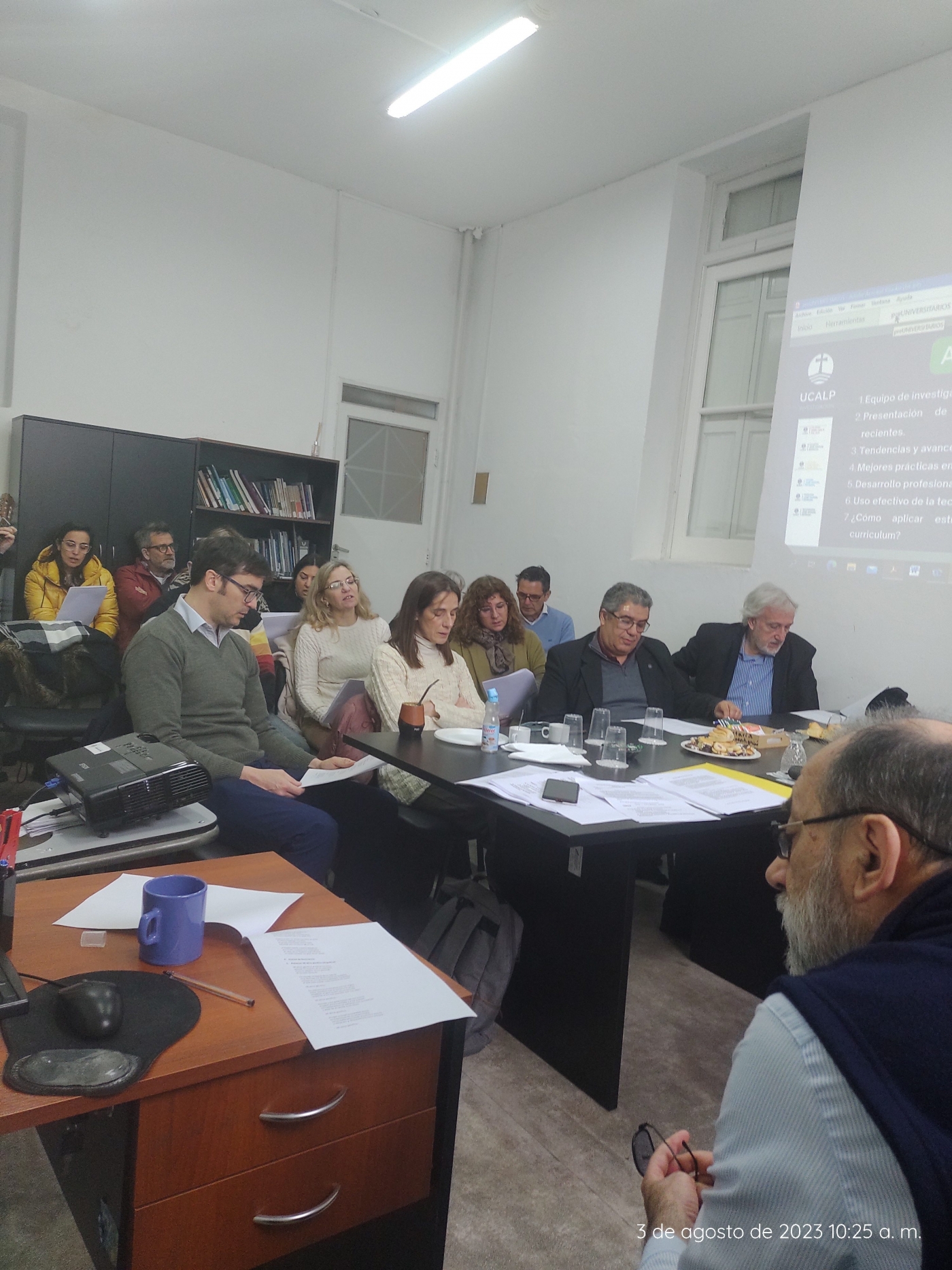 Reunión de investigación preuniversitaria