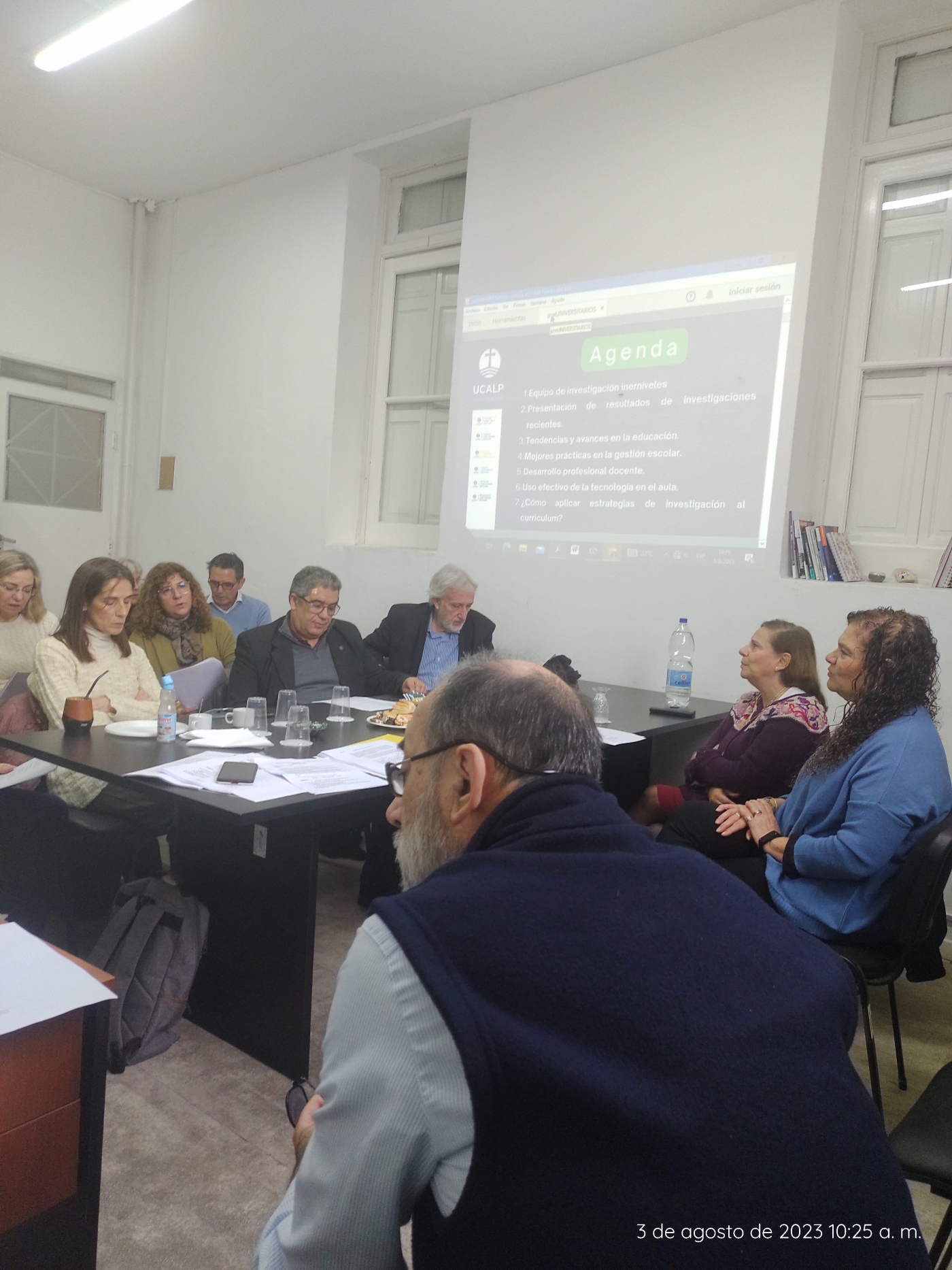 Reunión de investigación preuniversitaria