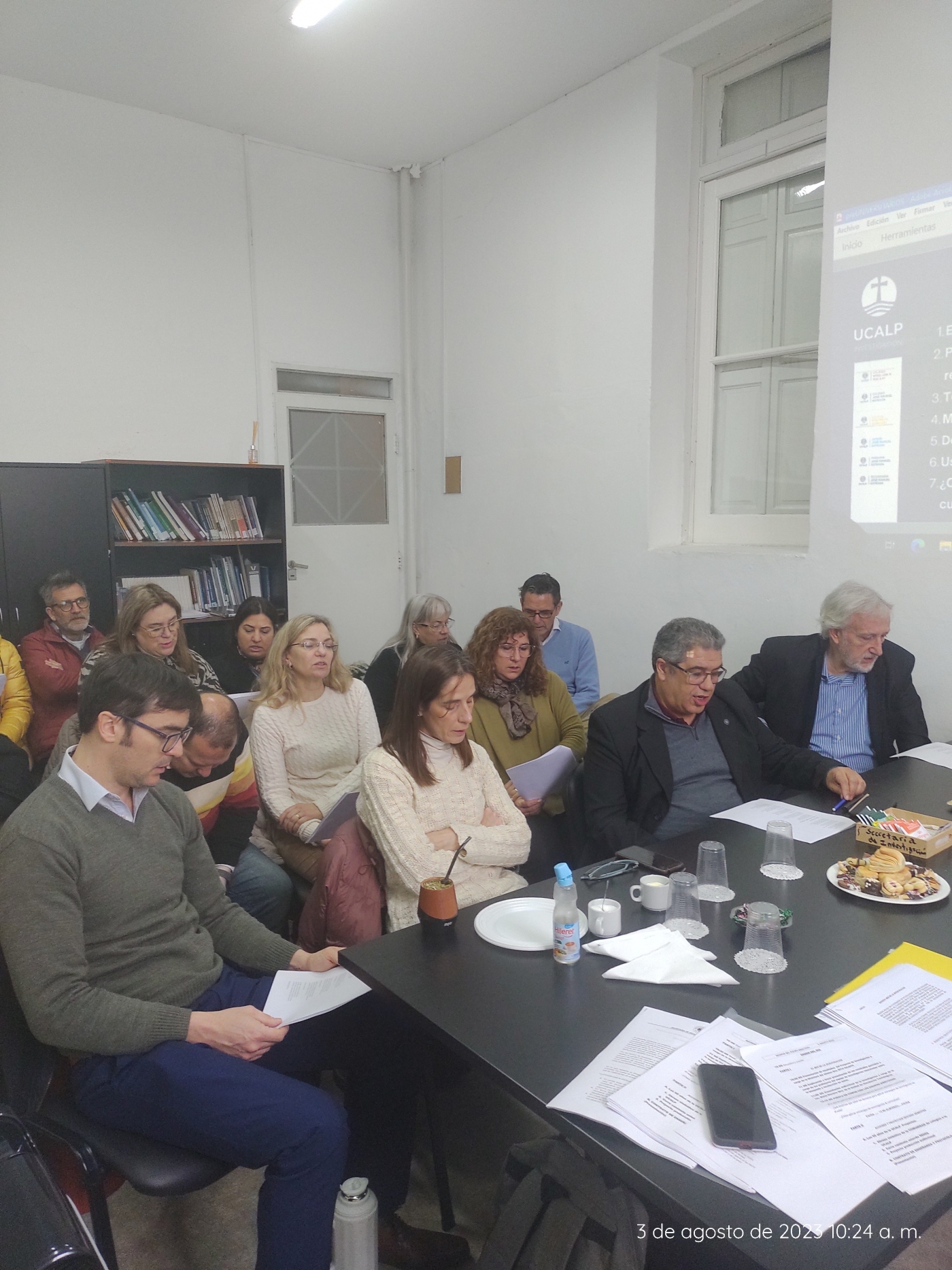 Reunión de investigación preuniversitaria