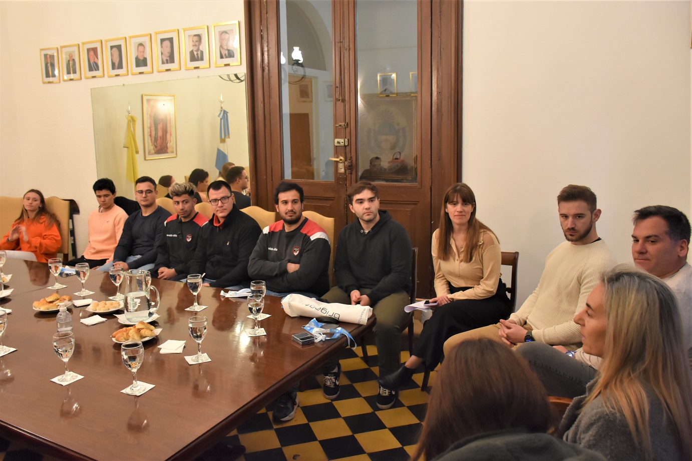 Encuentro de los deportistas que participaron en los JUAR en el Rectorado
