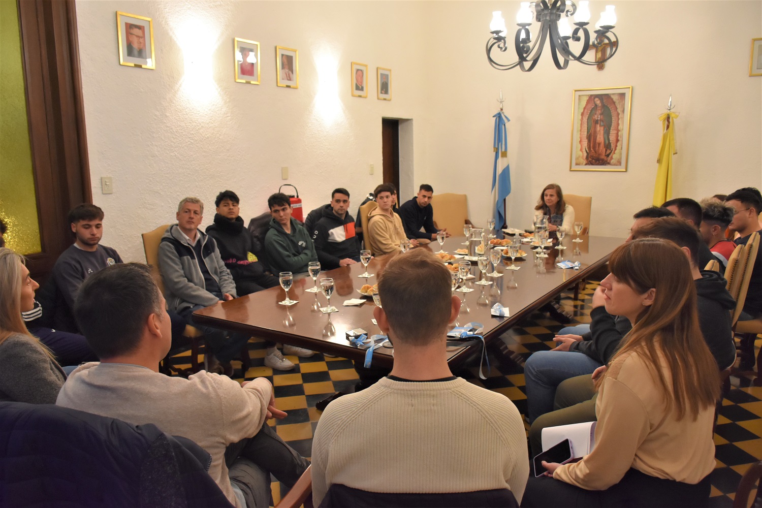 Encuentro de los deportistas que participaron en los JUAR en el Rectorado 05