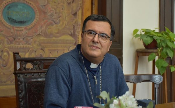 Primer encuentro del Arzobispo platense con los medios de la ciudad