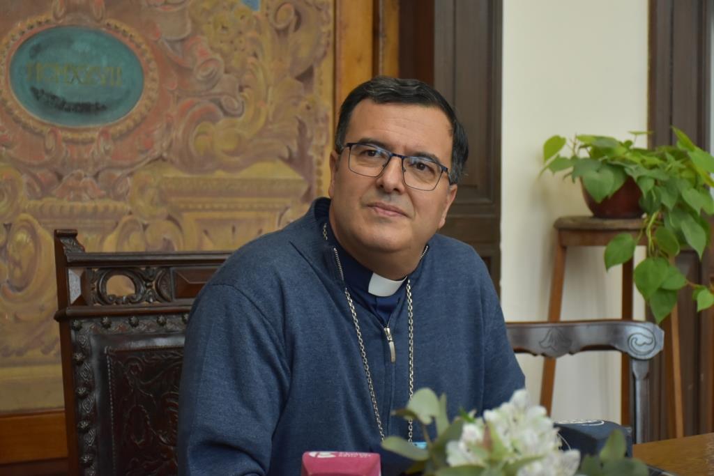 Primer encuentro del Arzobispo platense con los medios de la ciudad