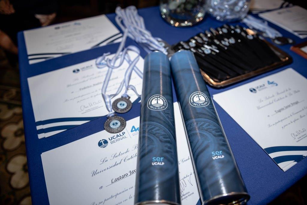 Acto de Colación y reconocimiento a docentes en la Subsede Bernal