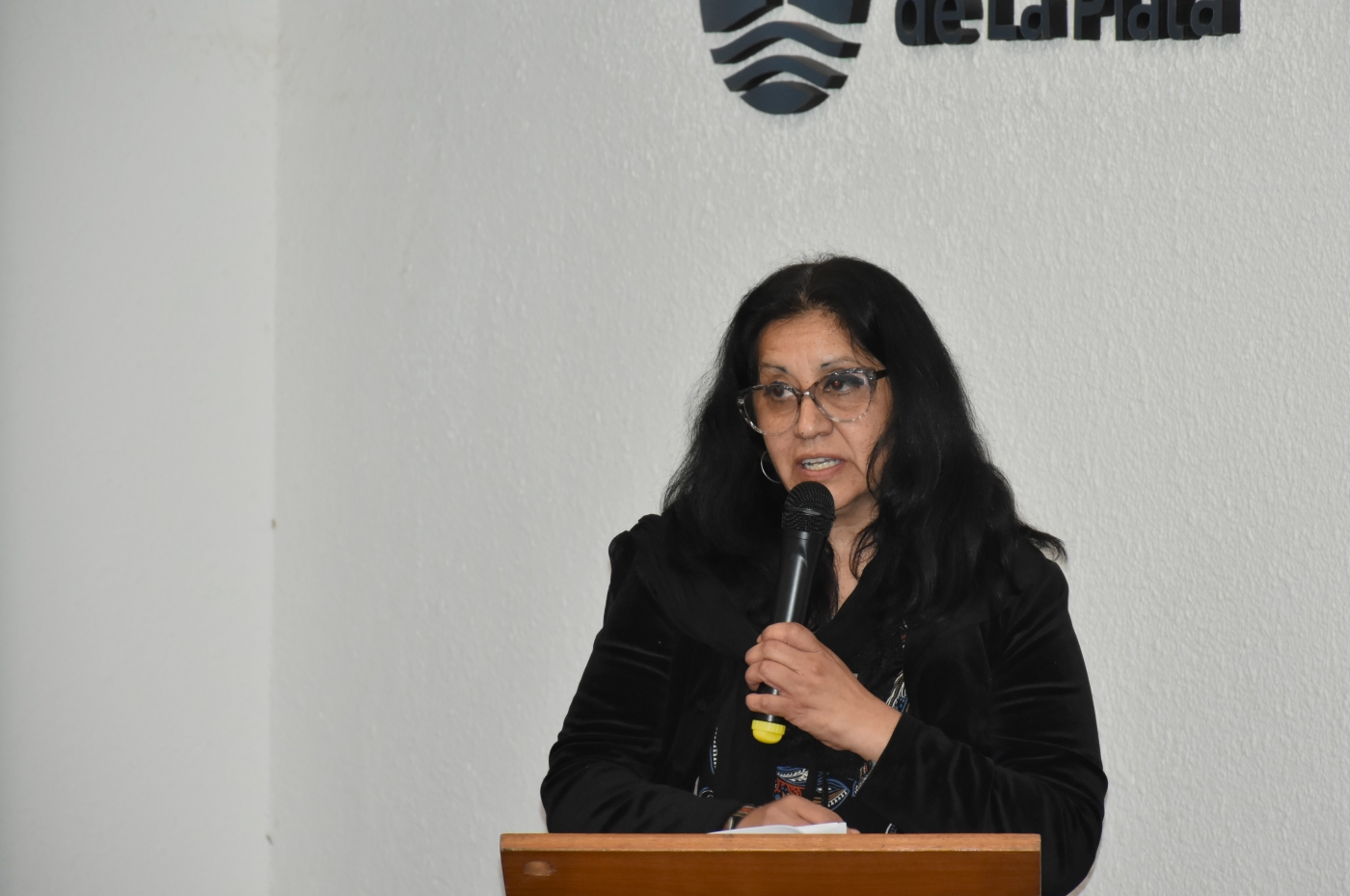 Se presentó el libro ‘‘Historias cautivas, versos libres’’