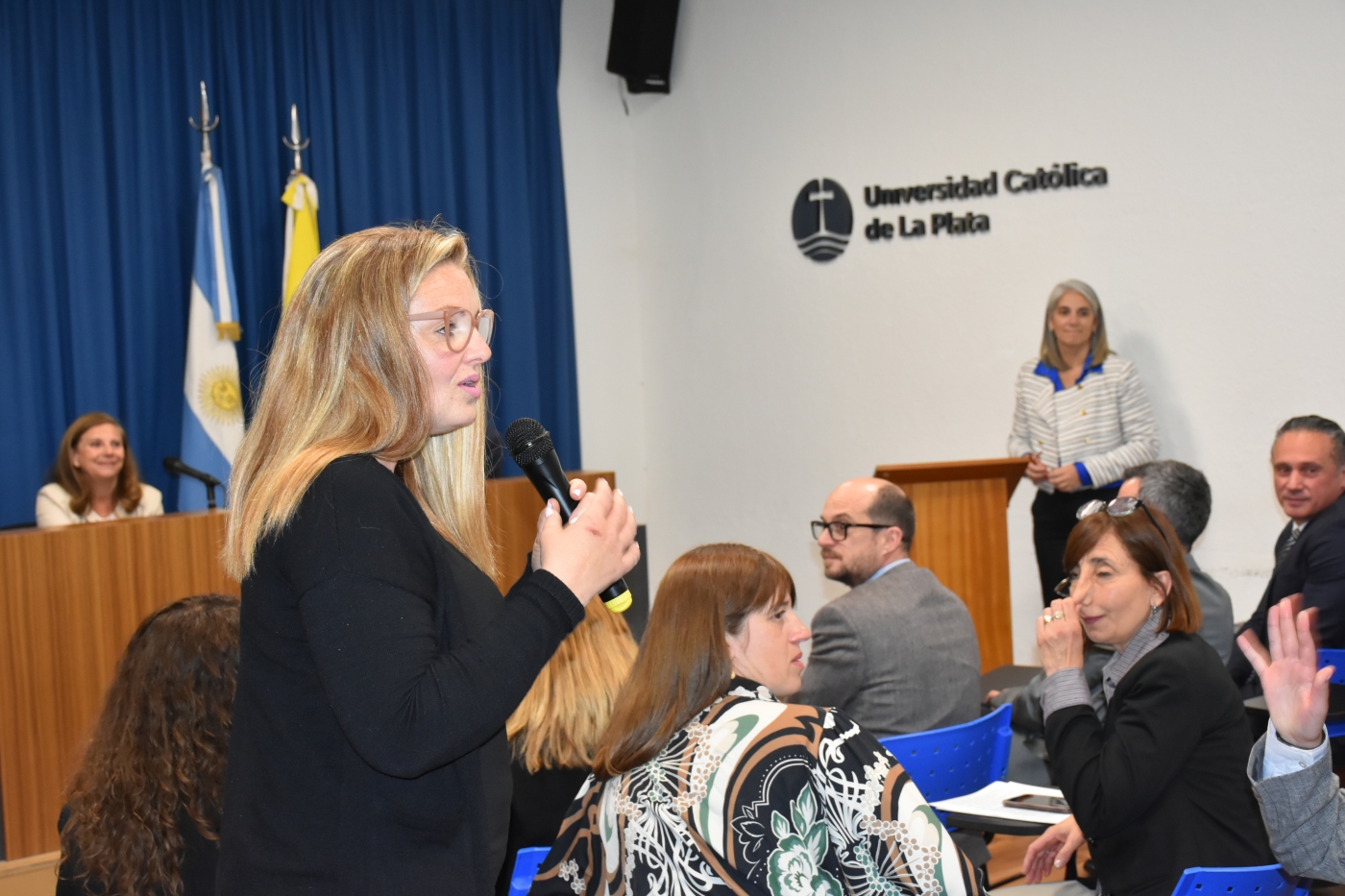 Se presentó el libro ‘‘Historias cautivas, versos libres’’