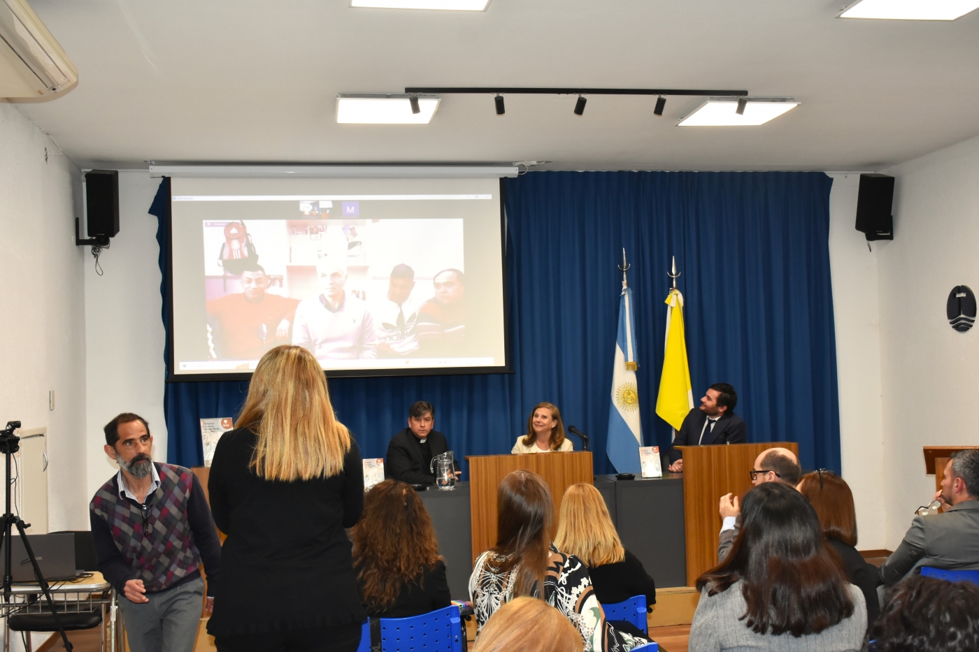 Se presentó el libro ‘‘Historias cautivas, versos libres’’