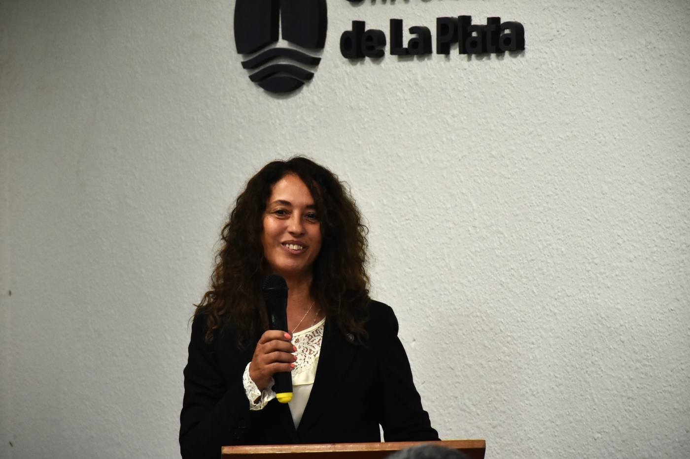 Se presentó el libro ‘‘Historias cautivas, versos libres’’