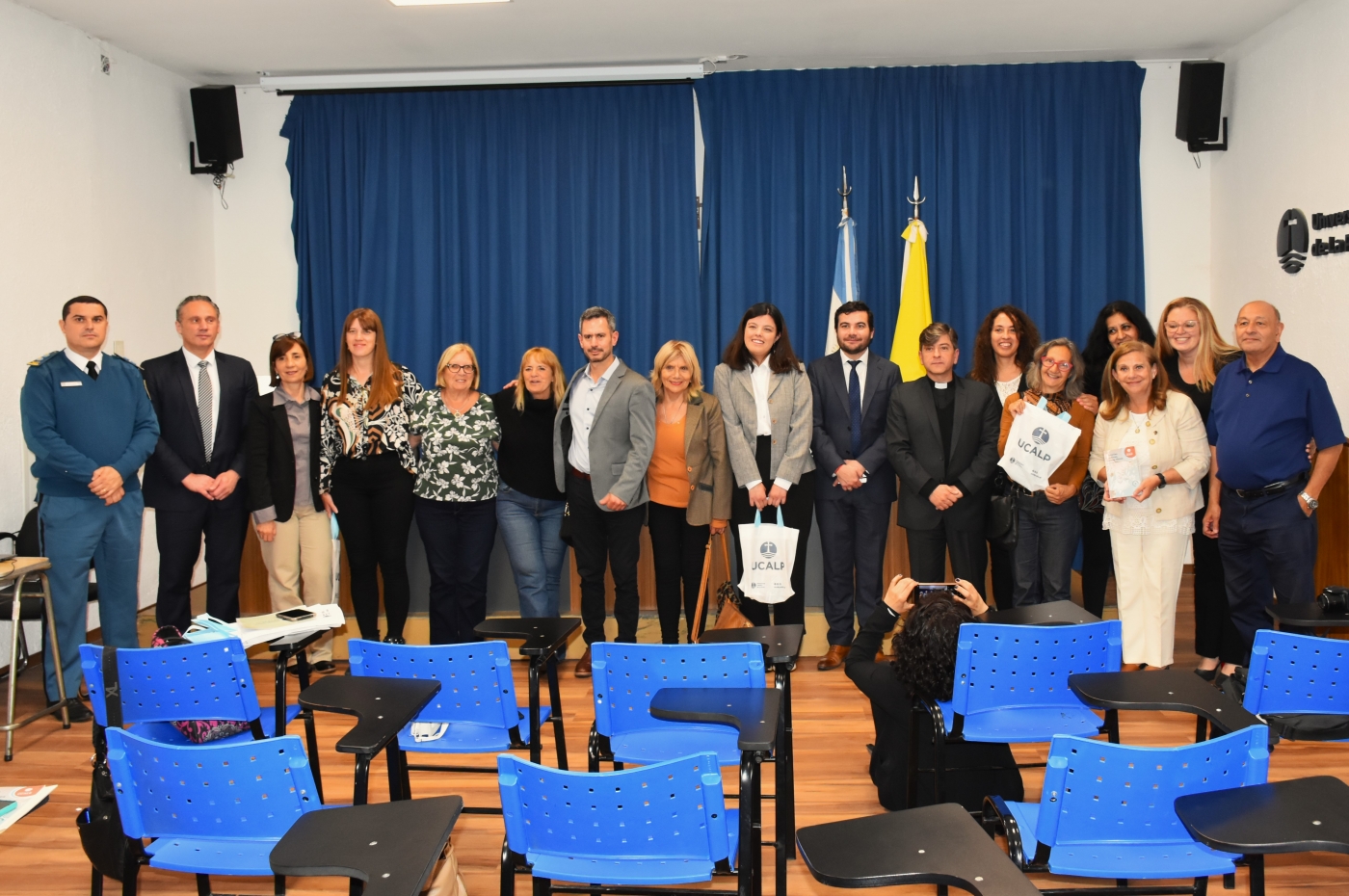 Se presentó el libro ‘‘Historias cautivas, versos libres’’