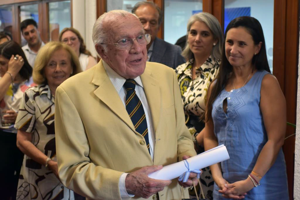 Brindis de fin de año y reconocimiento a ex decanos