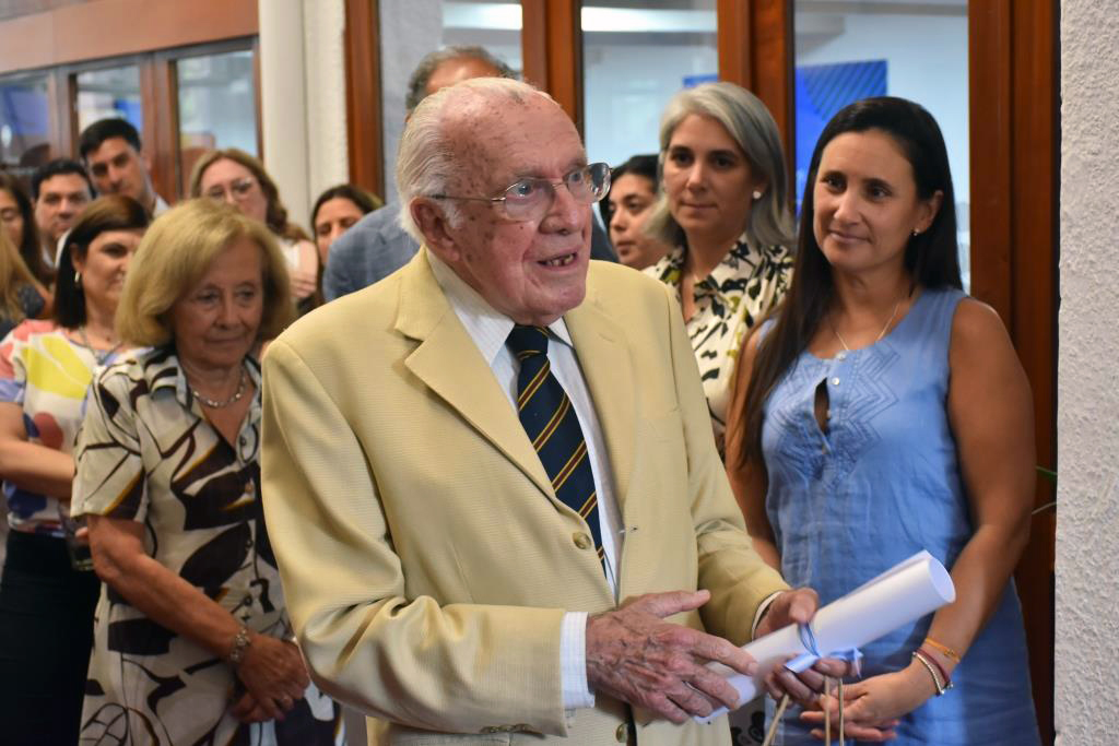 Brindis de fin de año y reconocimiento a ex decanos