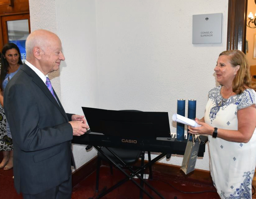 Brindis de fin de año y reconocimiento a ex decanos