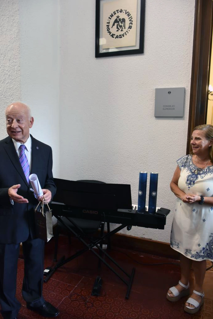 Brindis de fin de año y reconocimiento a ex decanos