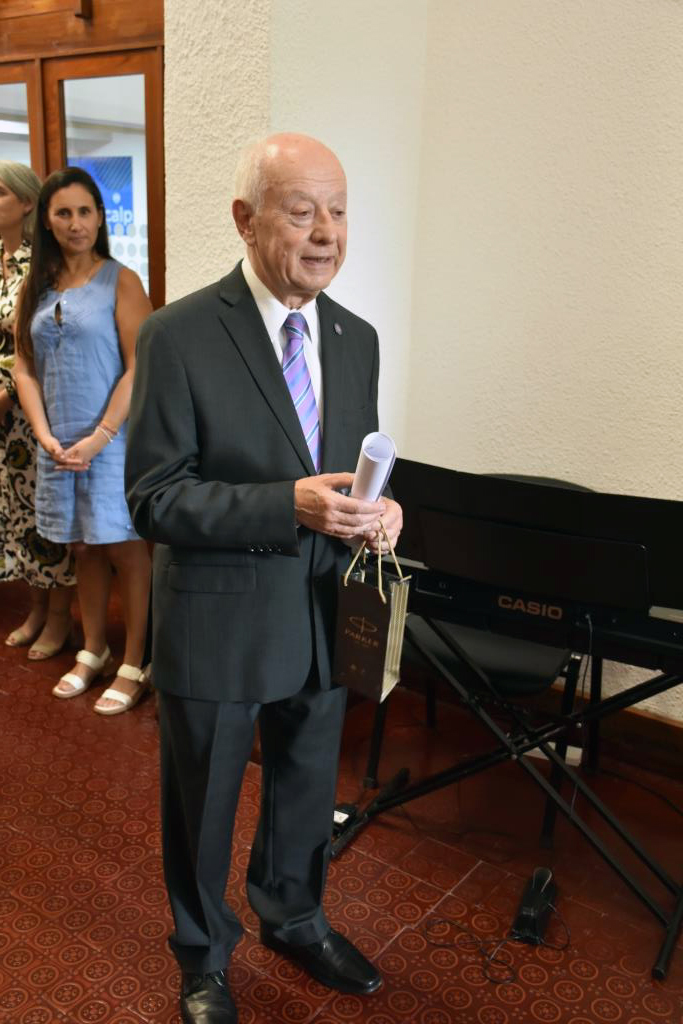 Brindis de fin de año y reconocimiento a ex decanos