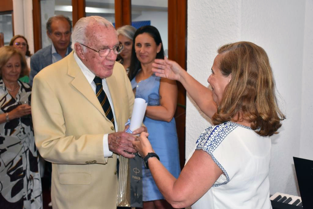 Brindis de fin de año y reconocimiento a ex decanos