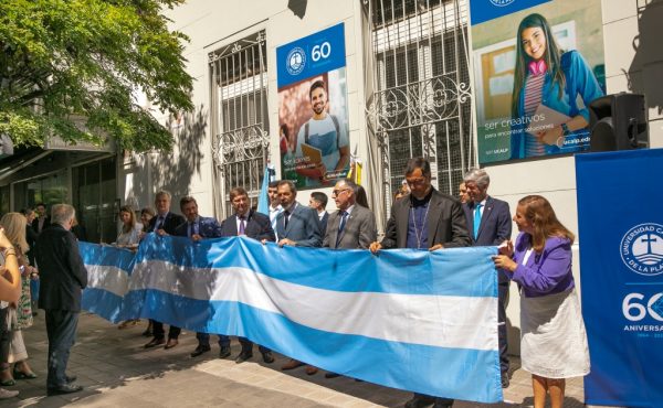 Emotivo Abrazo al Rectorado de la UCALP en la celebración de su 60 Aniversario