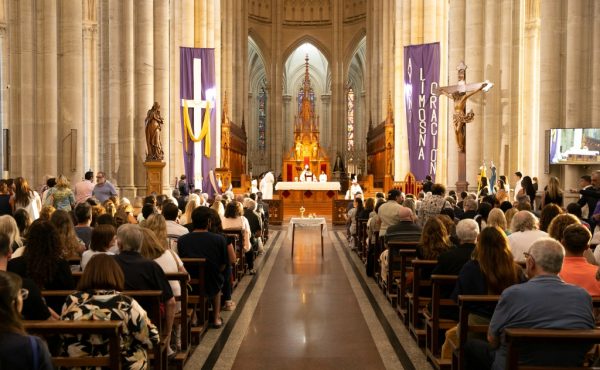 Junto a Monseñor Mestre celebramos la misa por el 60 aniversario de la UCALP
