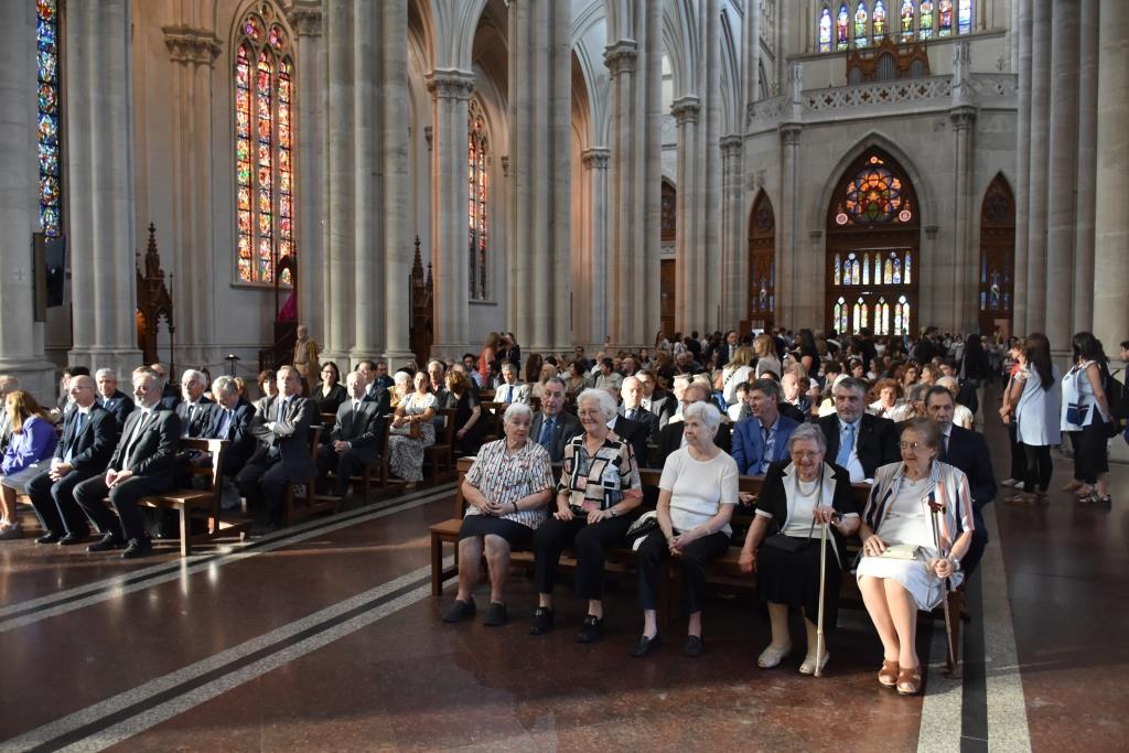 Junto a Monseñor Mestre celebramos la misa por el 60 aniversario de la UCALP