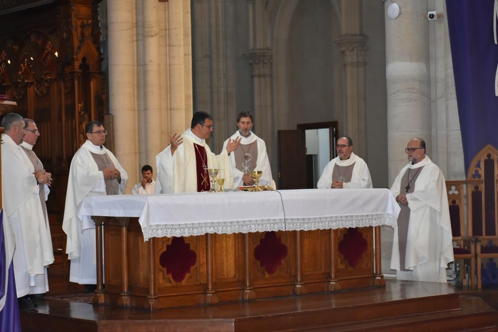 Junto a Monseñor Mestre celebramos la misa por el 60 aniversario de la UCALP