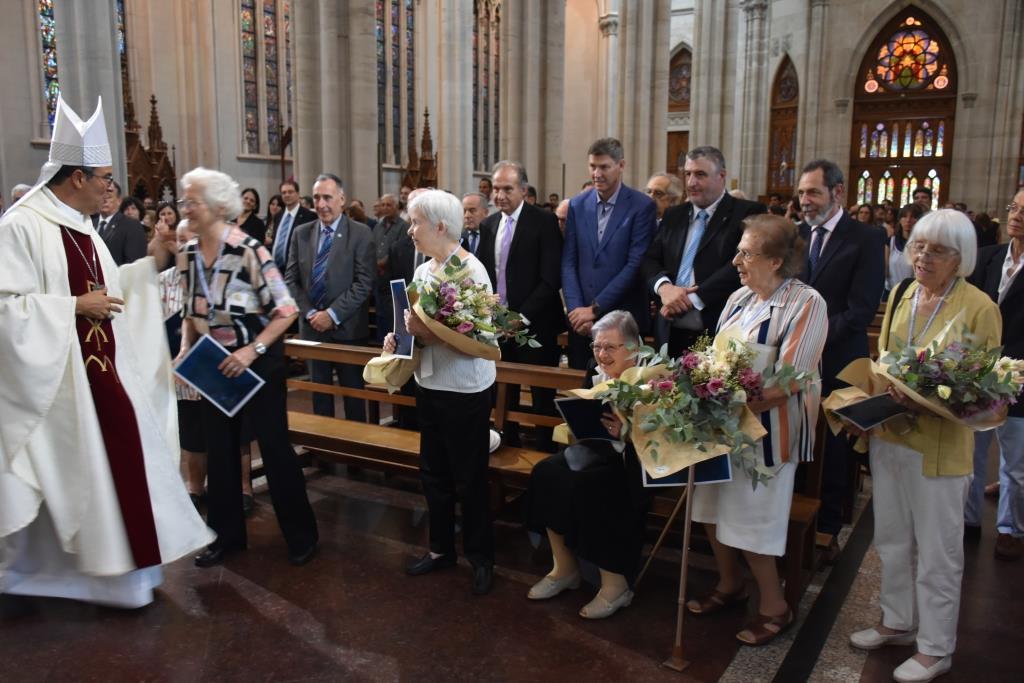Junto a Monseñor Mestre celebramos la misa por el 60 aniversario de la UCALP