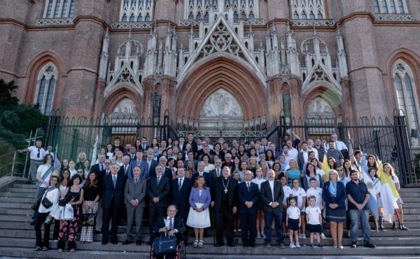 ¡Gracias a todos por hacer posible este momento inolvidable en la historia de nuestra universidad!