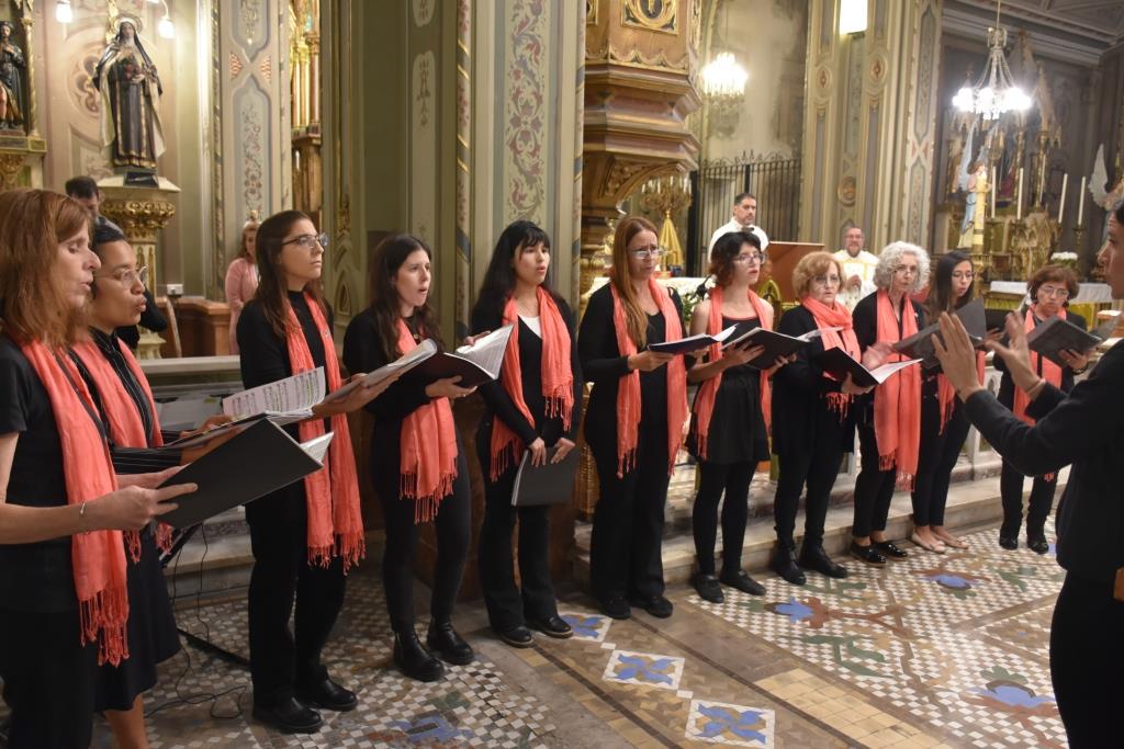 El coro de la UCALP presentó su repertorio en la Catedral