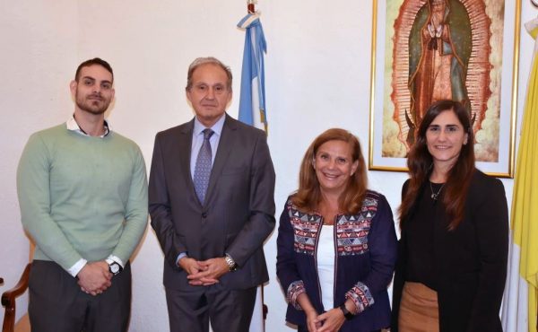 La UCALP y la Unión de Politólogos Platenses firman acuerdo de colaboración