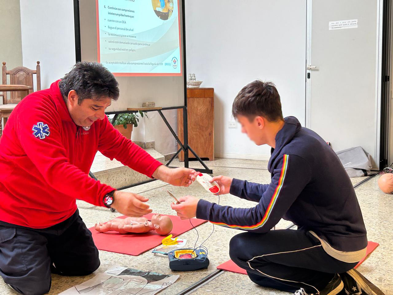 Alumnos de la Escuela Secundaria Fray Mamerto Esquiu recibieron una capacitación en RCP 