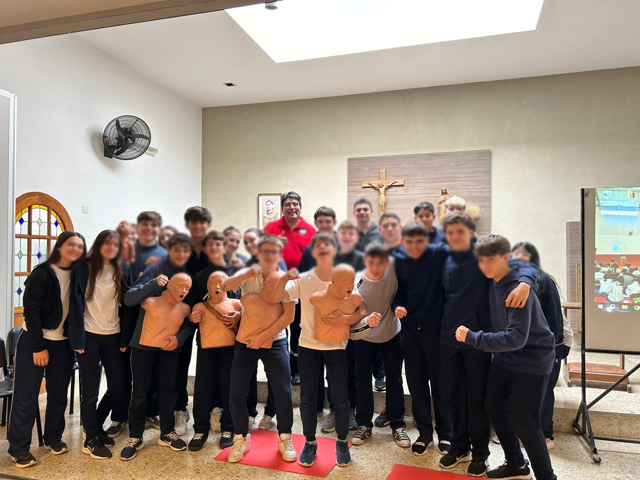 Alumnos de la Escuela Secundaria Fray Mamerto Esquiu recibieron una capacitación en RCP 