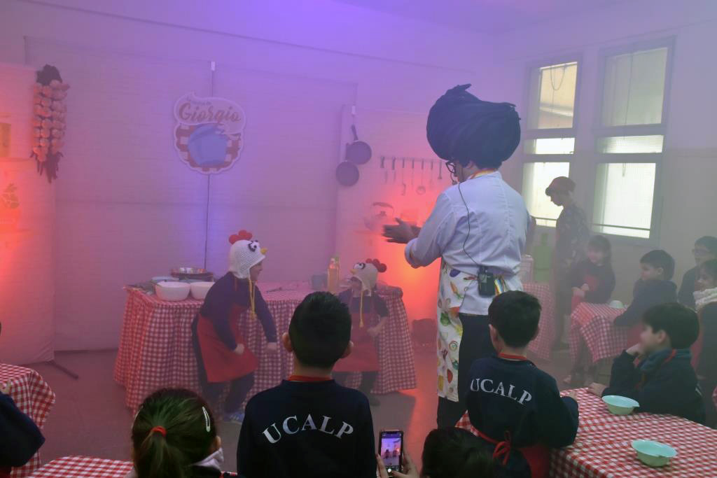 Colegio Estrada teatro y cocina para una alimentación saludable