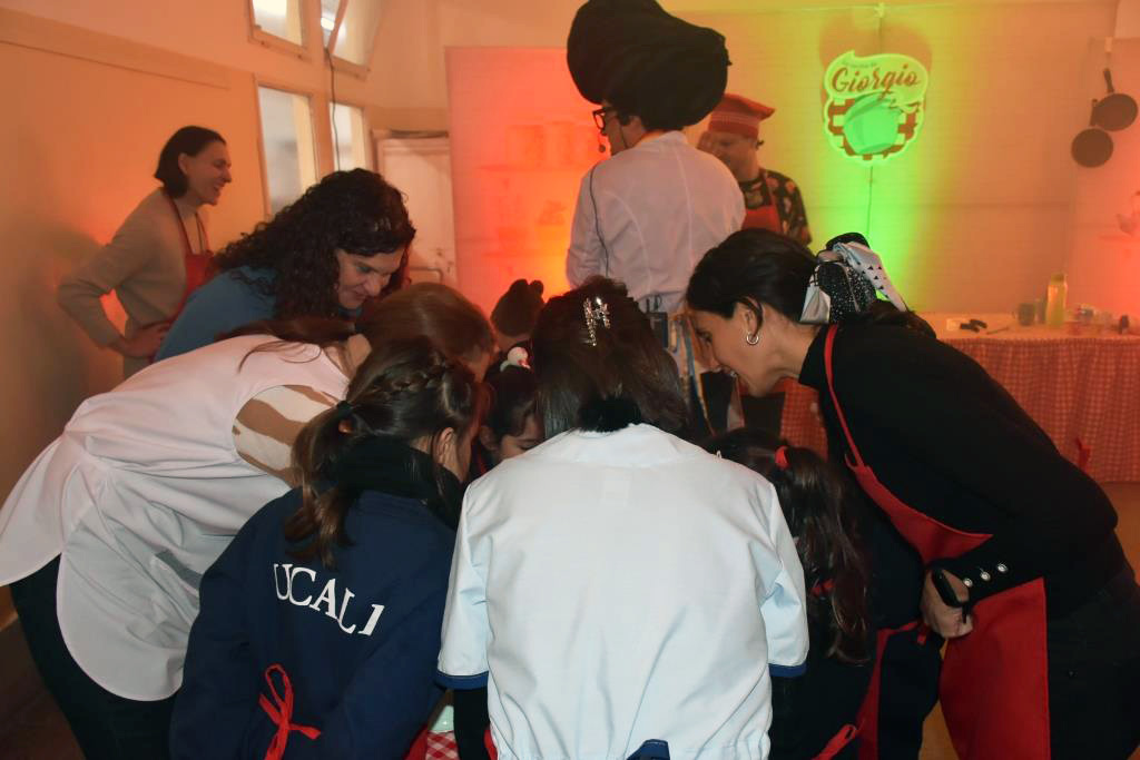 Colegio Estrada teatro y cocina para una alimentación saludable