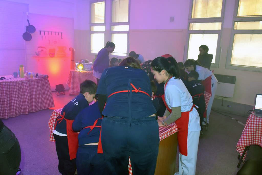 Colegio Estrada teatro y cocina para una alimentación saludable