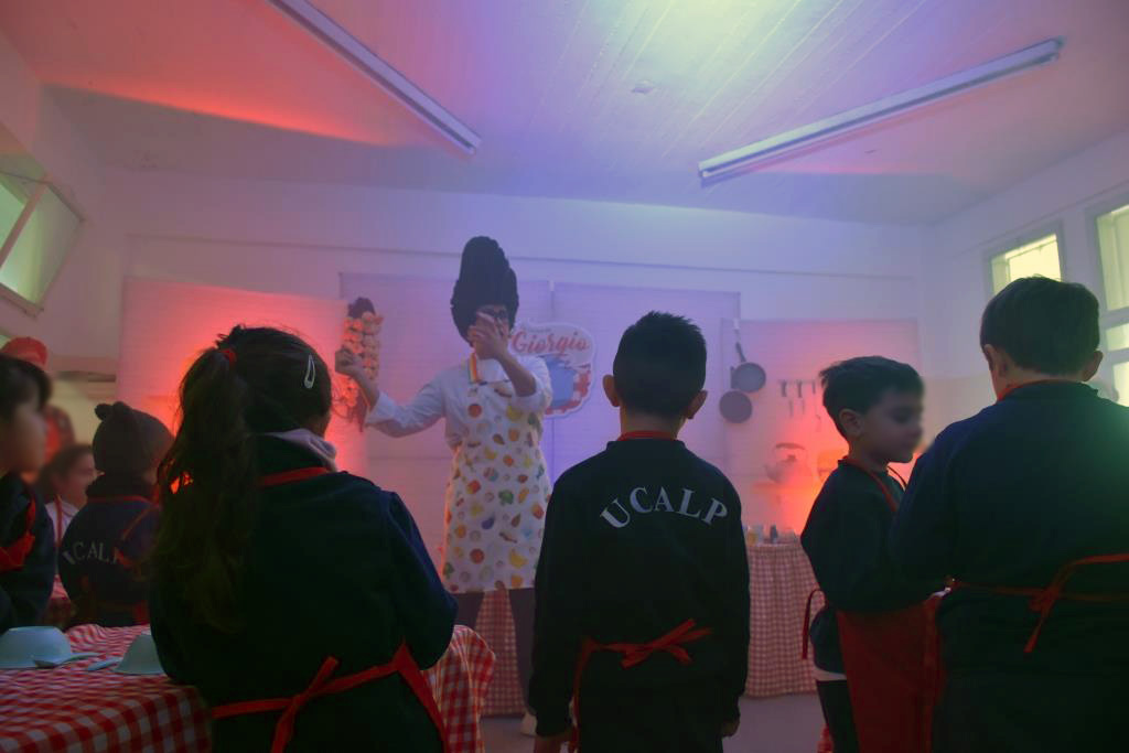 Colegio Estrada teatro y cocina para una alimentación saludable