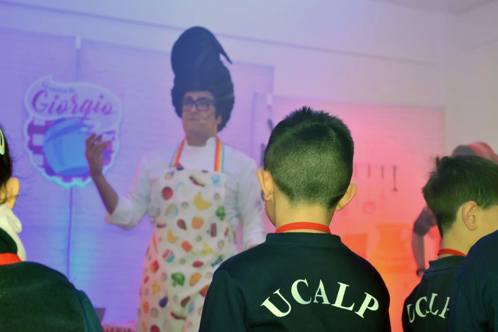 Colegio Estrada teatro y cocina para una alimentación saludable