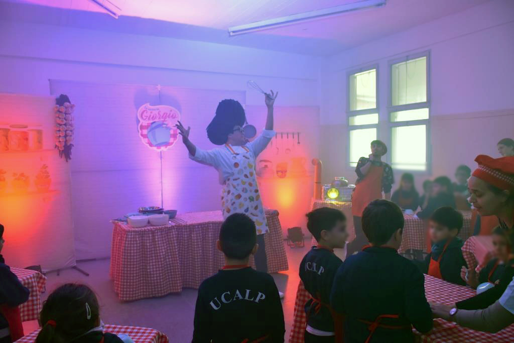 Colegio Estrada teatro y cocina para una alimentación saludable