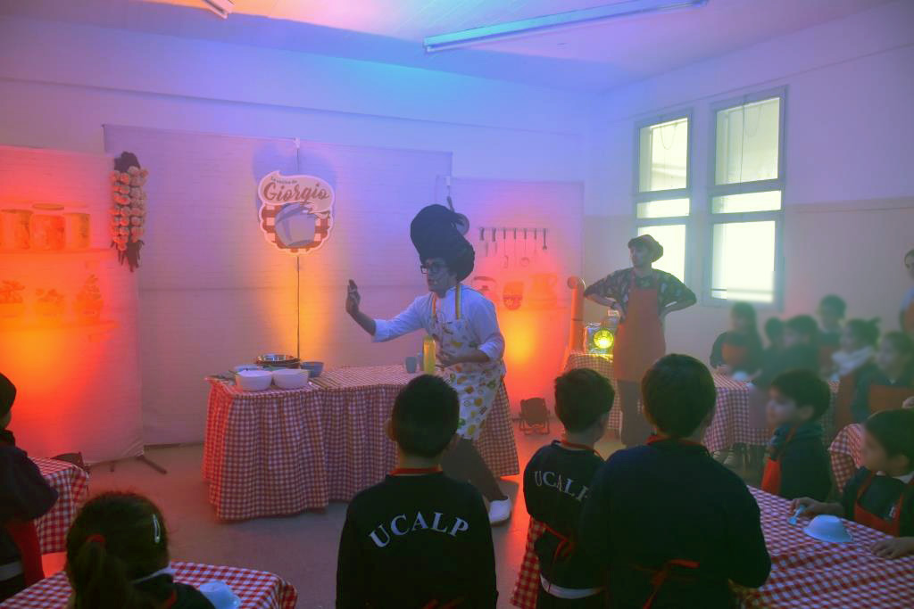 Colegio Estrada teatro y cocina para una alimentación saludable