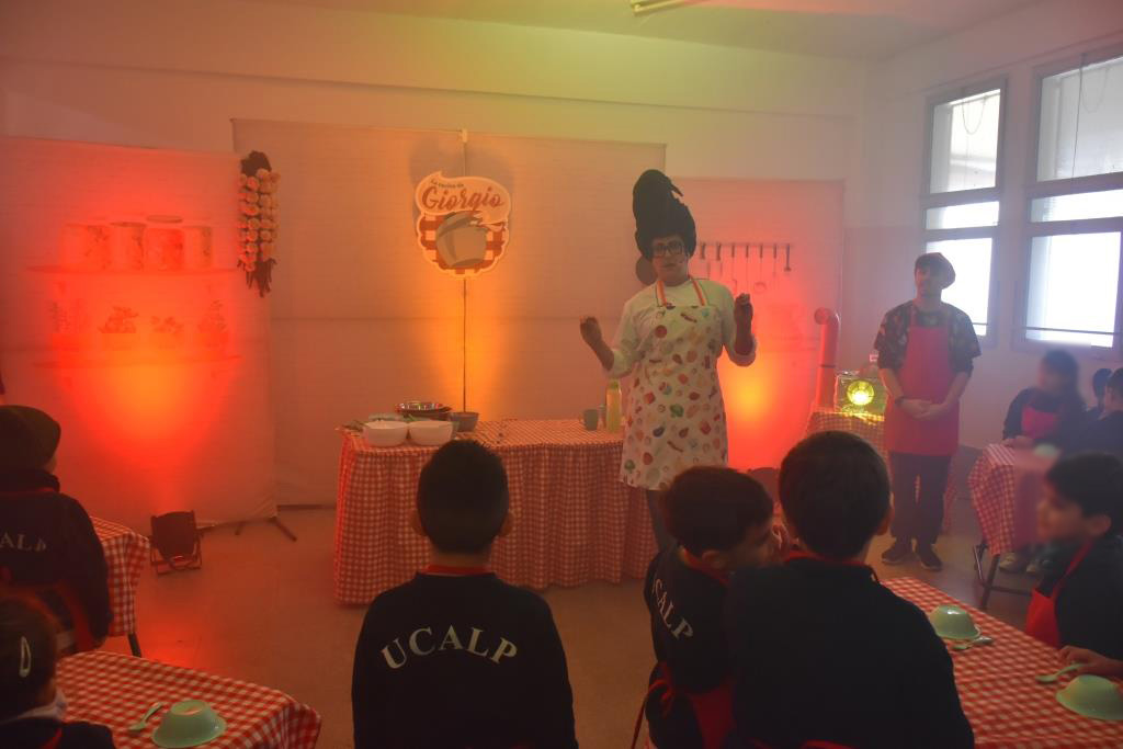 Colegio Estrada teatro y cocina para una alimentación saludable