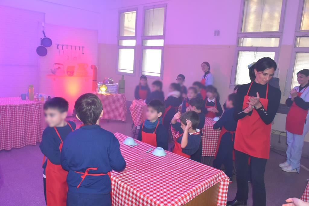 Colegio Estrada teatro y cocina para una alimentación saludable