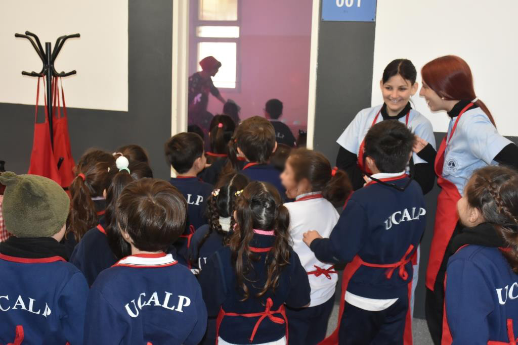 Colegio Estrada teatro y cocina para una alimentación saludable