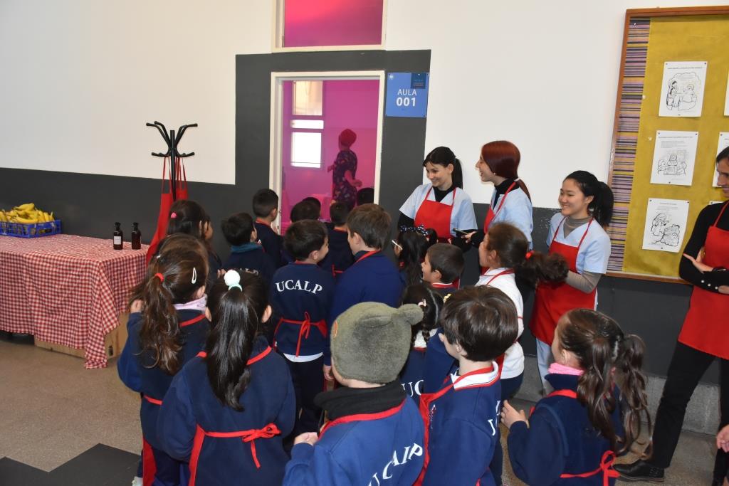 Colegio Estrada teatro y cocina para una alimentación saludable